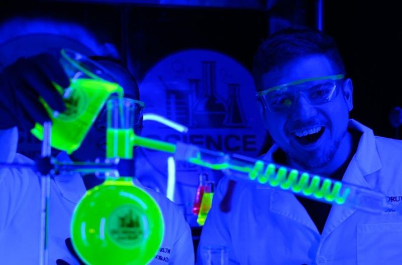 Billet Expérience de laboratoire d'ivresse virale ATL avec Live DJ