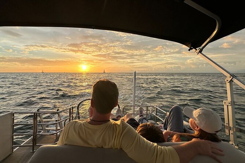 Billet Naples Private Sunset Cruise - charcuterie et vin gratuits
