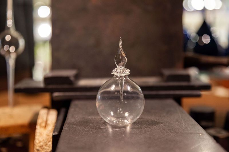 Billet Atelier - Soufflez votre flacon de parfum en verre