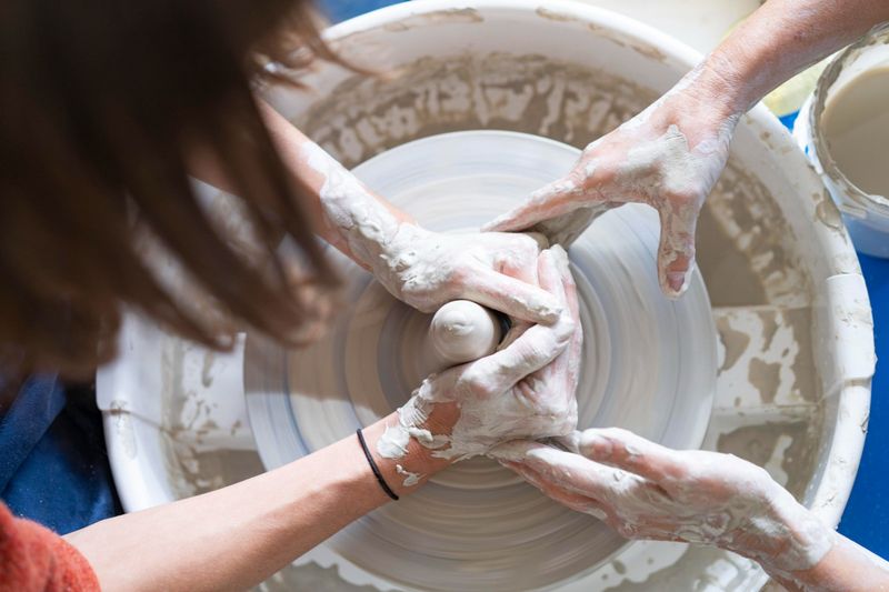 Billet Atelier - Initiez-vous au tour et au modelage sur une journée