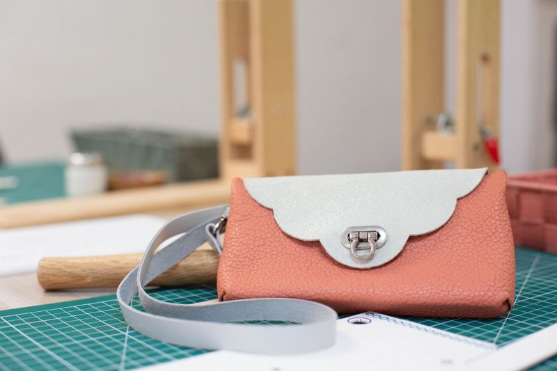 Billet Atelier - Réalisez un accessoire en cuir en duo