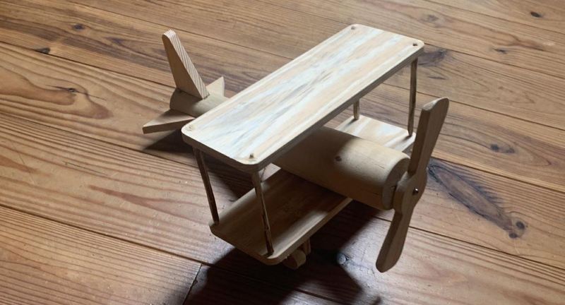 Billet Atelier - Fabriquez votre petit avion en bois
