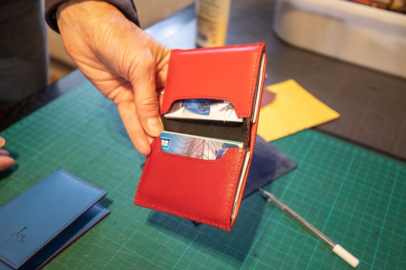 Billet Atelier - Fabriquez votre porte-cartes en cuir