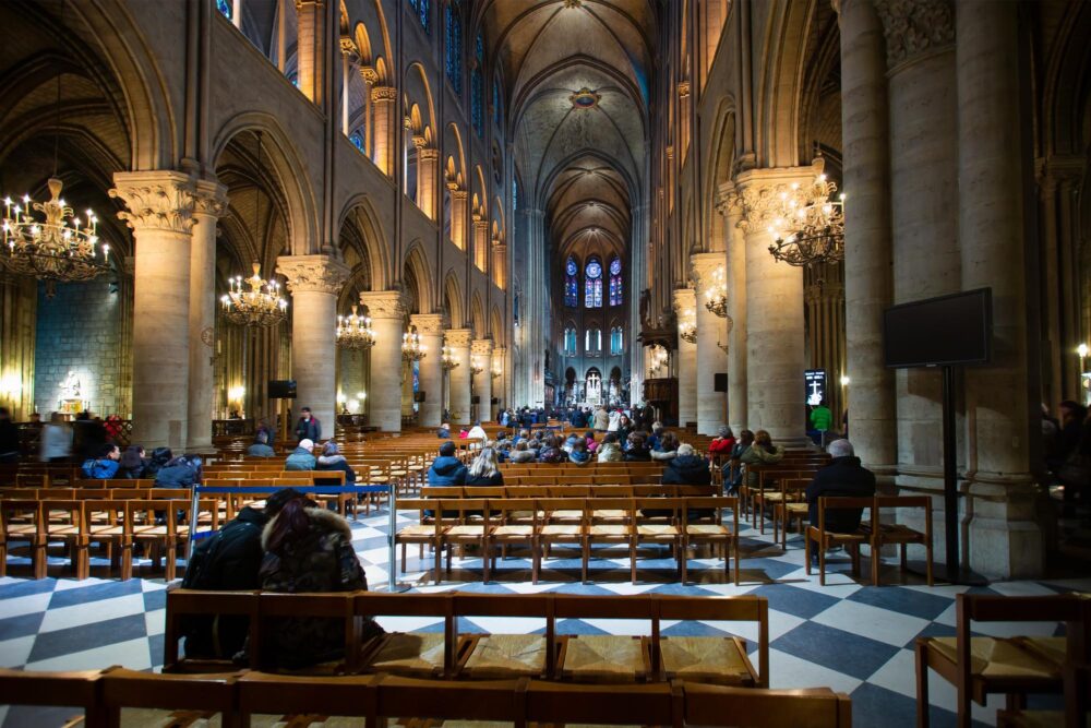 Intérieur de la Cathédrale Notre-Dame de Paris