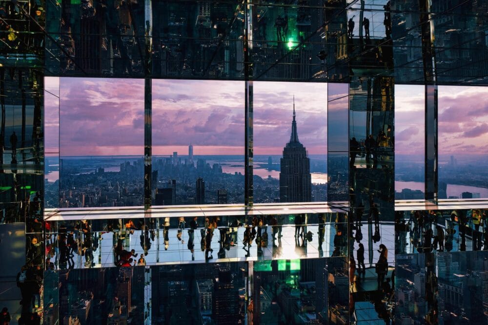 Vue sur New York depuis le SUMMIT One Vanderbilt au coucher du soleil