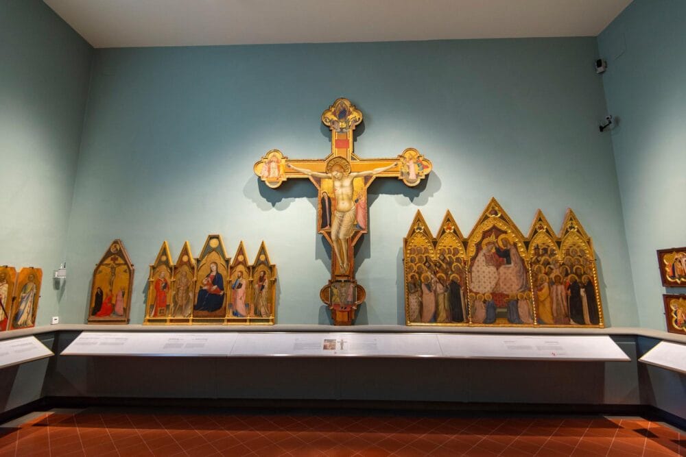 Crucifix et peintures à fond d’or de la Galerie de l'Académie