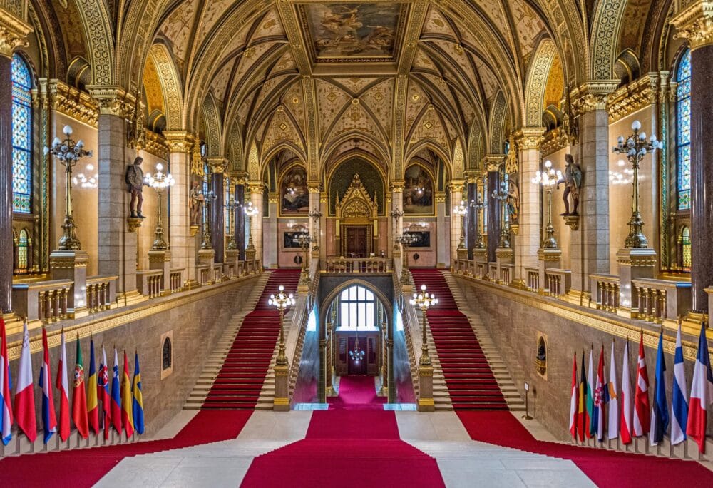 Le Grand Escalier du Parlement hongrois