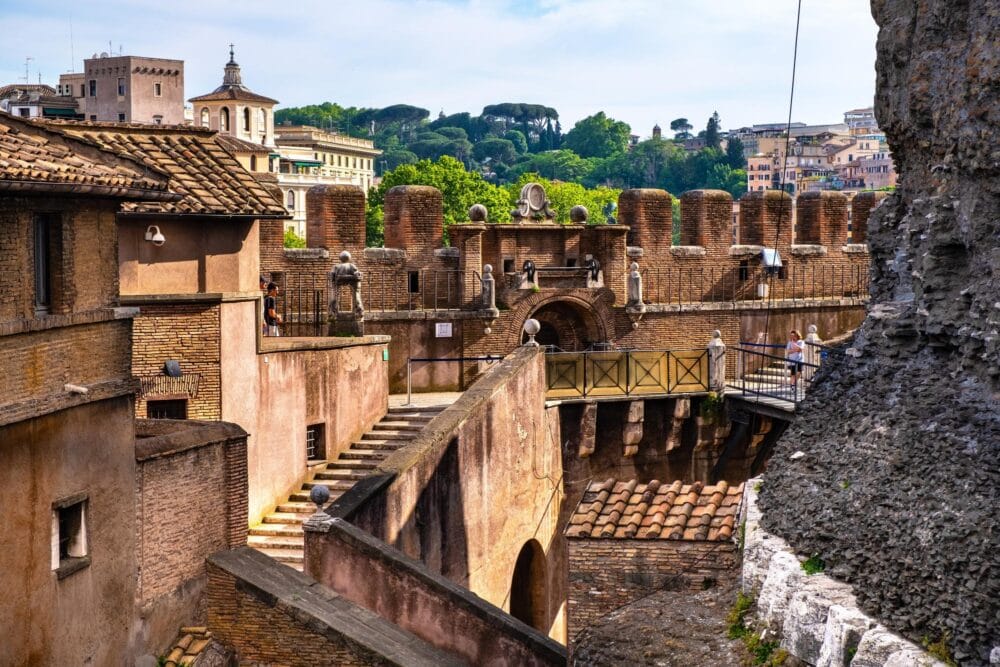 Les bastions et remparts du Château Saint-Ange à Rome