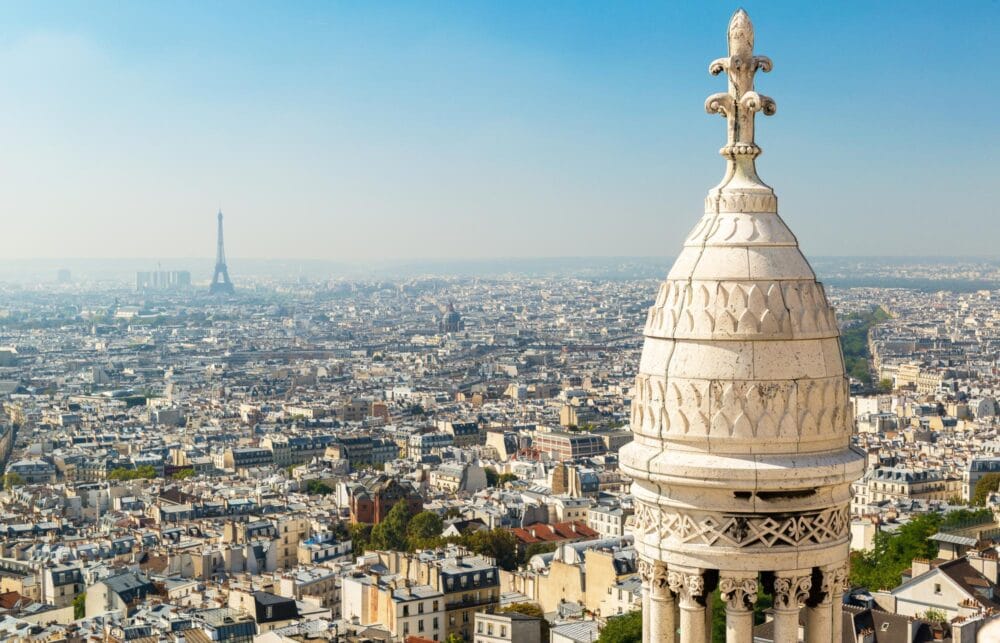 Vue du Sacré Coeur sur la colline de Montmartre à Paris