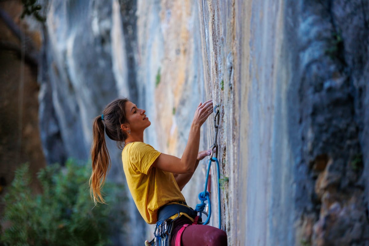 Grimper sur les falaises des calanques