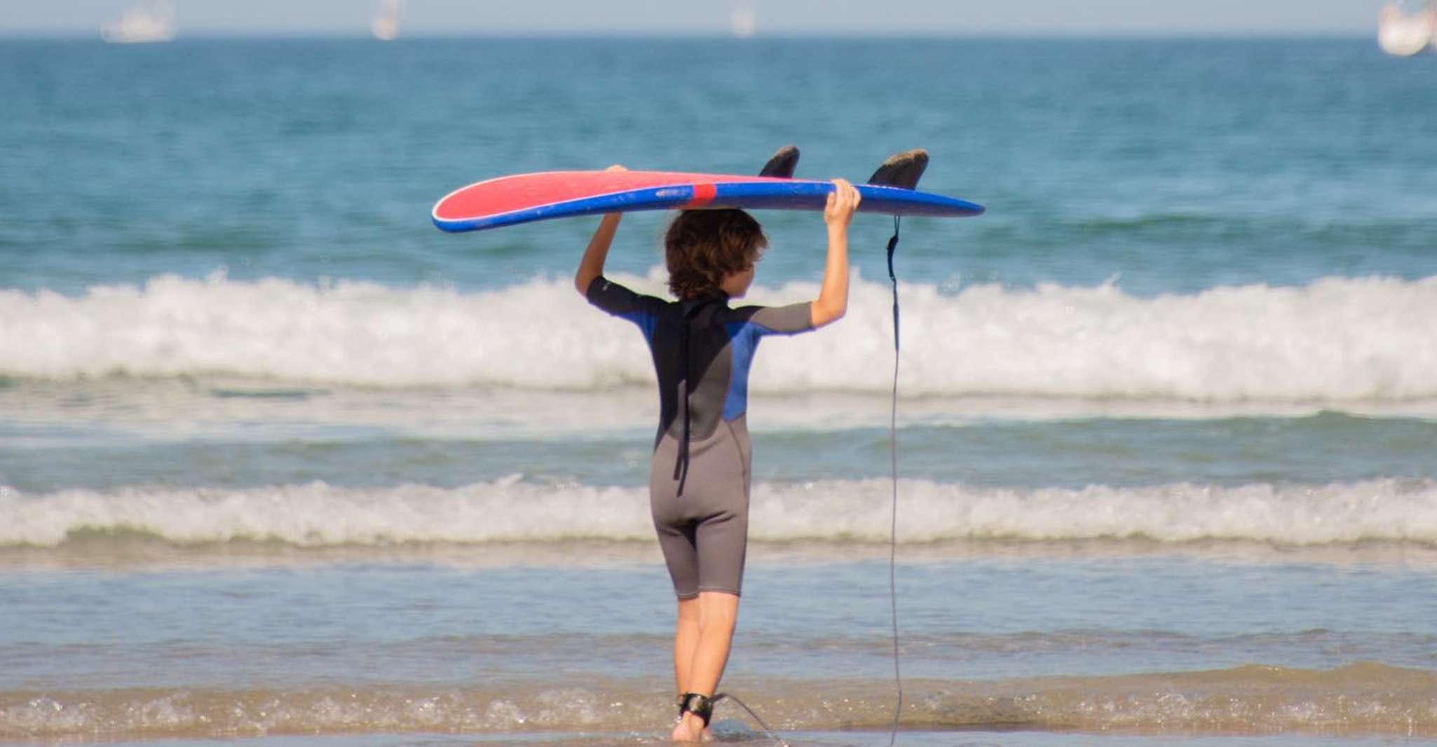 Apprendre à surfer et attraper sa première vague