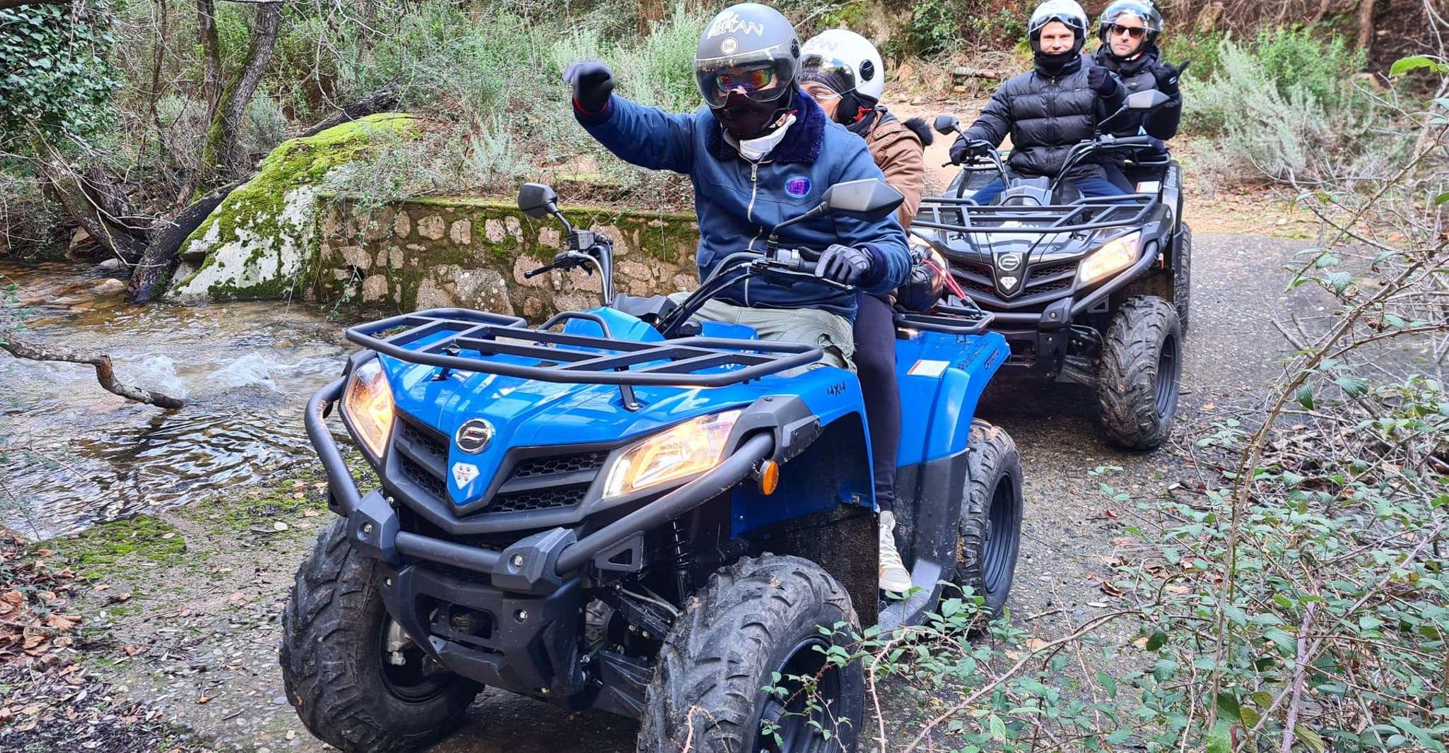 Explorer les pistes de l'île en quad