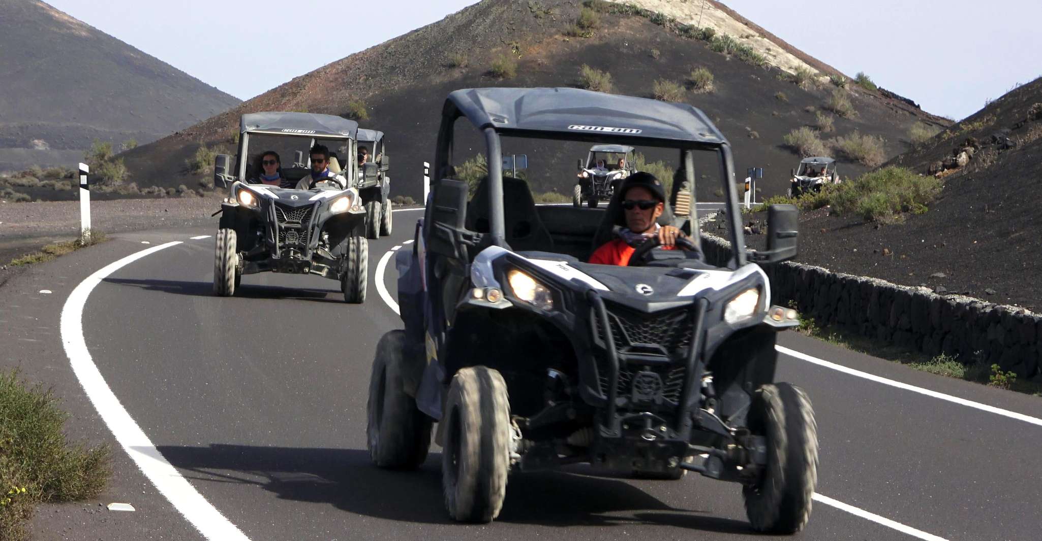 Explorer les paysages volcaniques en buggy