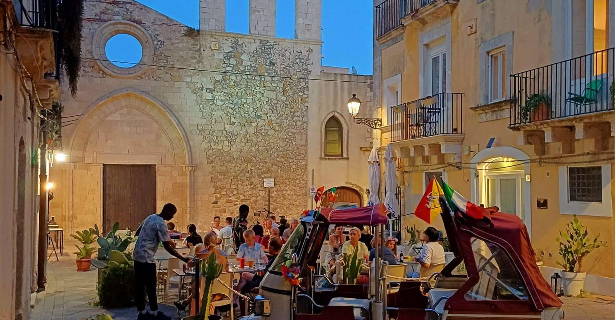 Sillonner les ruelles et quartiers animés en tuk-tuk