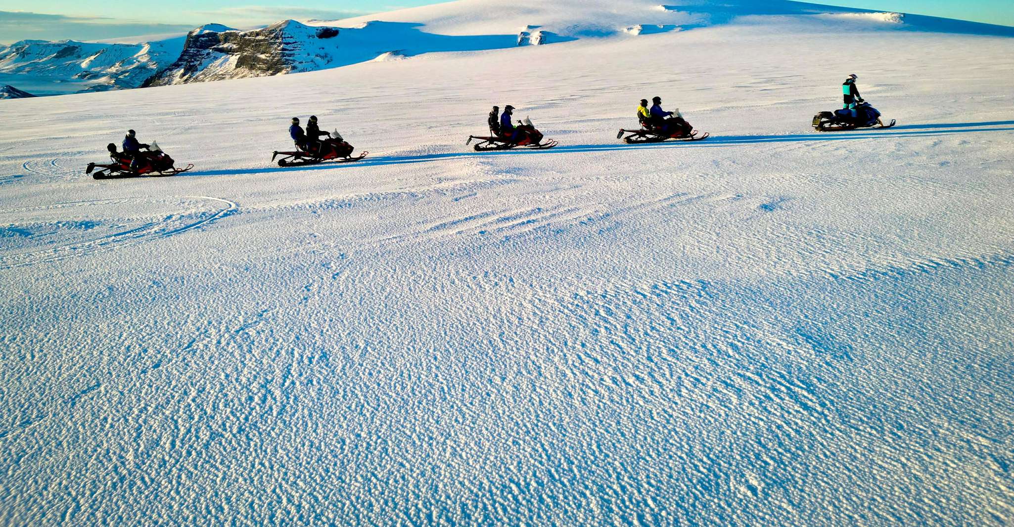 Explorer les glaciers en motoneige