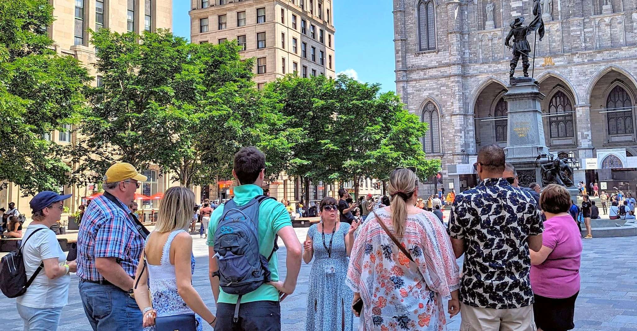Arpenter les quartiers historiques et ruelles à pied