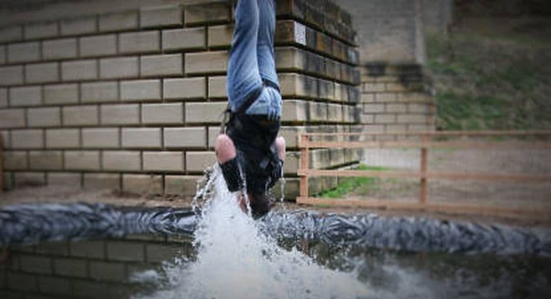 Saut à l'élastique avec touché d'eau au Viaduc de Claudon