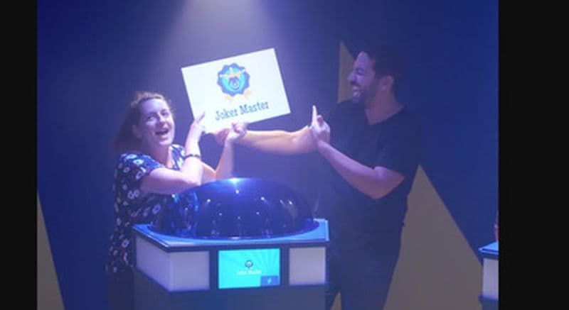 Participation à un blindtest immersif dans un décor de jeu télé à Montpellier