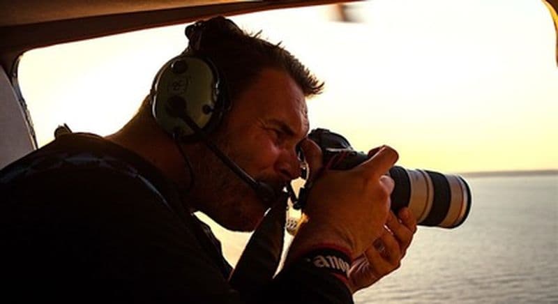 Survolez Cassis en hélicoptère portes ouvertes : Expérience photographique inédite