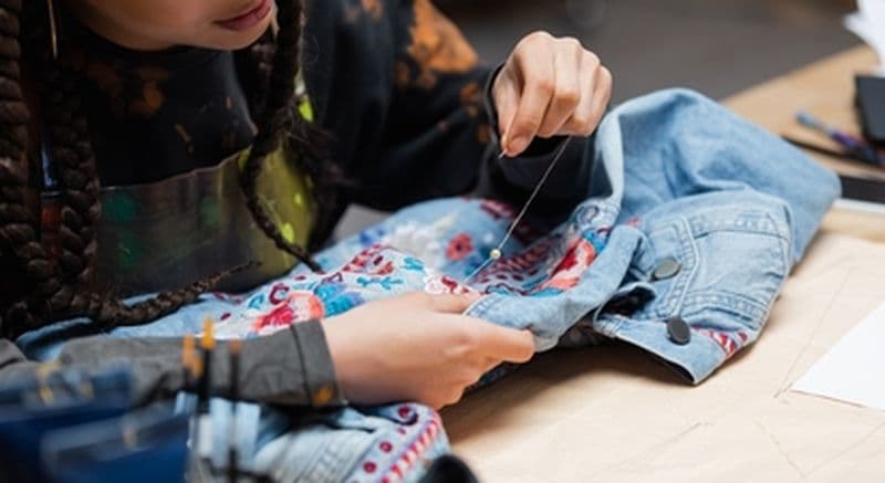 Atelier d'initiation à la broderie mexicaine ou sur vêtement en jean à Bayonne
