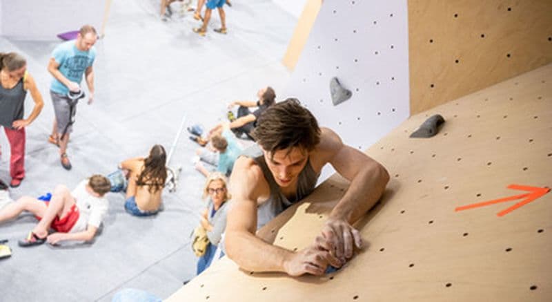 Escalade indoor à Paris Bercy