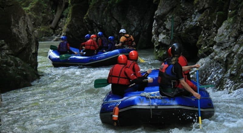 Rafting en Suisse à proximité des Alpes
