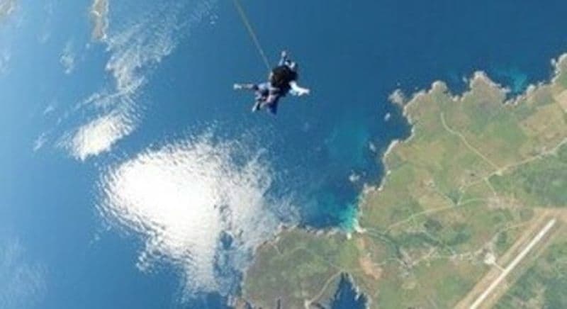 Saut en Parachute sur l''île de Ouessant près de Brest