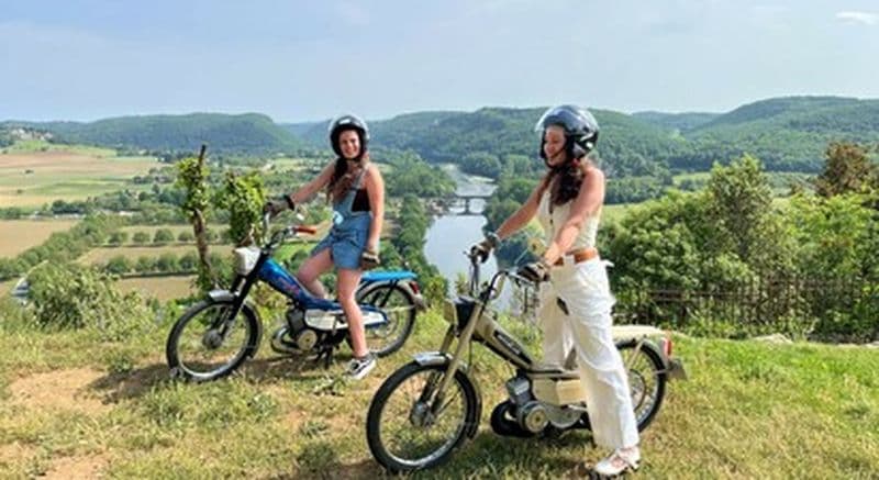 Randonnée insolite en mobylette à Vézac dans le Périgord