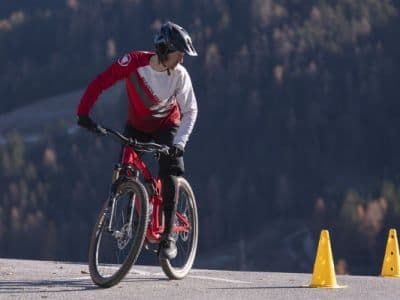 Cours d’initiation au VTT près d’Innsbruck dans les Alpes