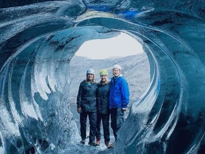 Spéléologie dans les grottes de glace de Katla dans le glacier Kötlujökull depuis Vik