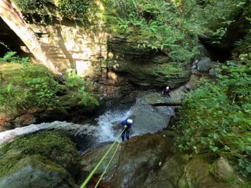 Canyoning découverte dans le canyon de Chapitel, près de Saint-Jean-Pied-de-Port