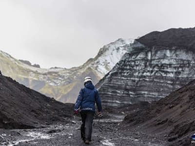 Spéléologie dans la grotte de glace du volcan Katla et randonnée au glacier Myrdalsjokull depuis Vík