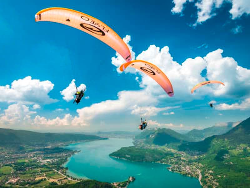 Baptême de parapente au-dessus du lac d'Annecy