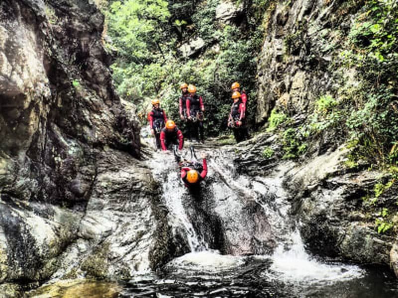 Descente du canyon aventure niveau 2 dans les Pyrénées-Orientales