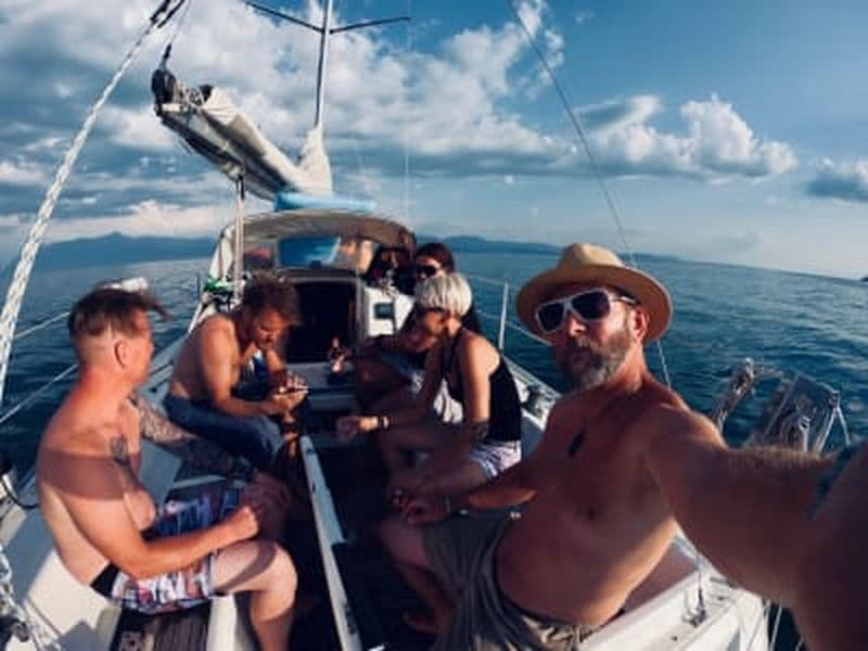 Excursion privée de voile et de natation sur le lac Léman, près de Lausanne