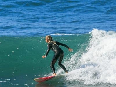 Cours de surf à Porto da Cruz près de Santana, Madère