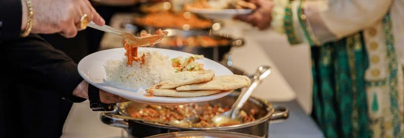 Cours de cuisine et repas partagé une famille indienne
