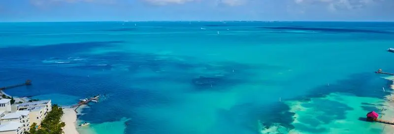 Balade en bateau à moteur dans la lagune Nichupté