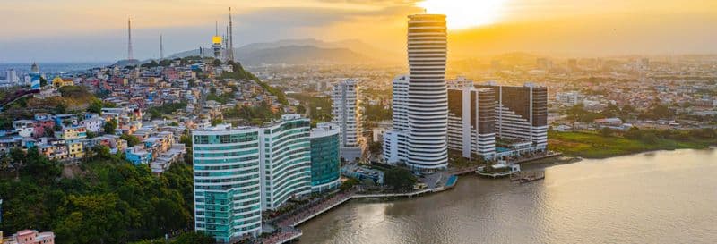 Balade en catamaran au coucher du soleil sur le fleuve Guayas