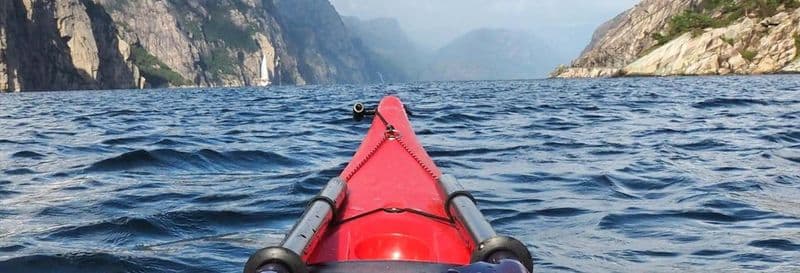 Balade en kayak sur le fjord de Lysefjord