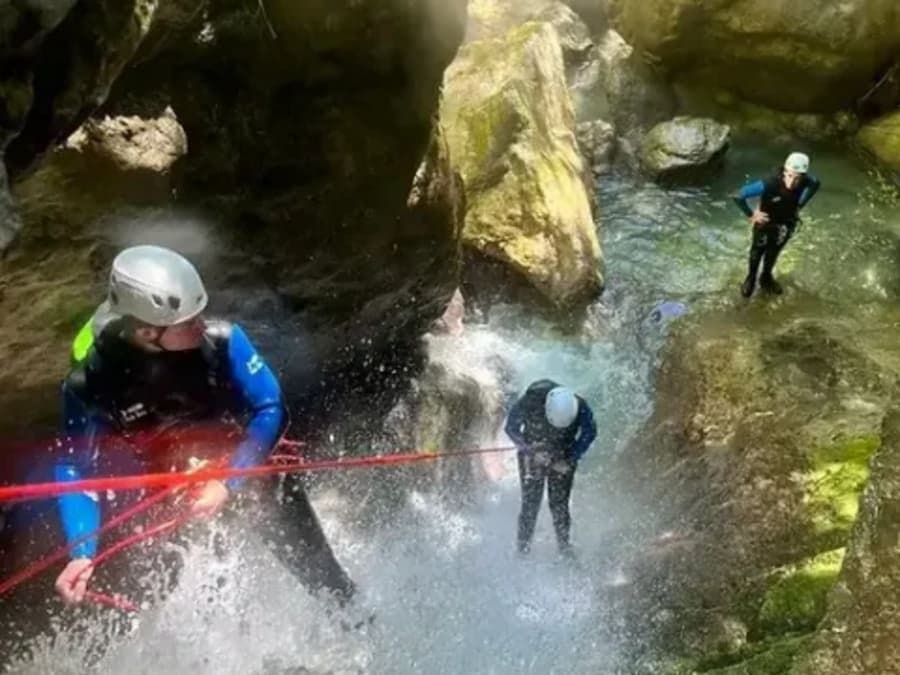 Journée canyoning intégral au canyon de Montmin (74)