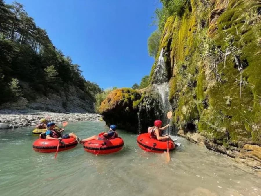 Tubing dans les gorges de Fontgaillarde au Verdon (04)