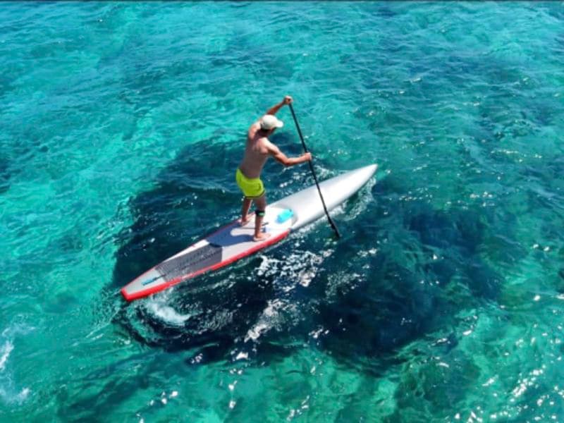 Stand-Up Paddle avec guide sur la plage d'Èze