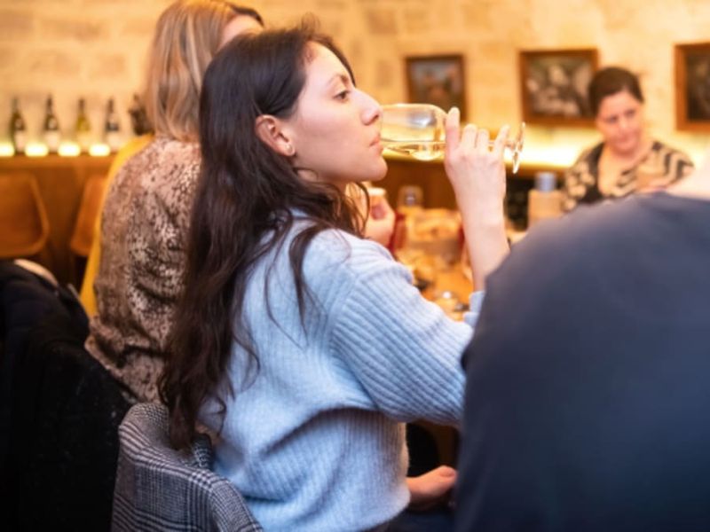Billet Apéritif vins & fromages, Caves du Louvre à Paris (en anglais)