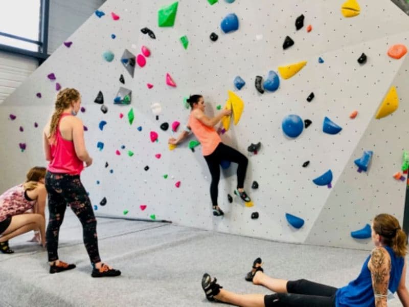 Séance d'escalade en équipe à Pertuis (84)