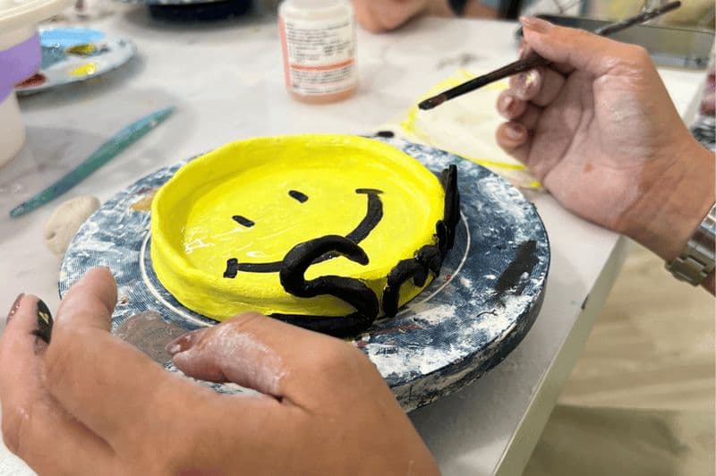 Atelier de construction manuelle d'argile sèche à l'air libre - Marina Square
