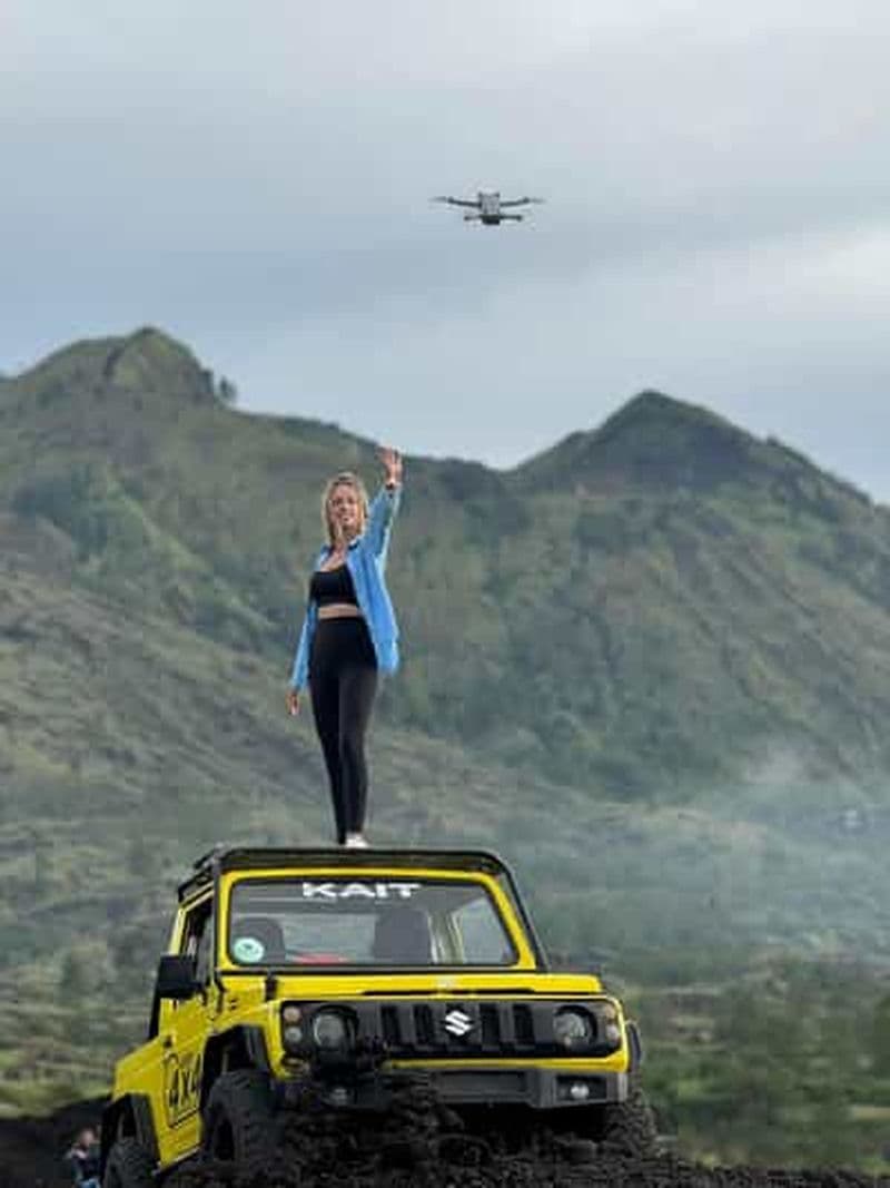 Billet Jeep au mont Batur avec photographie par drone