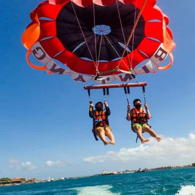Zanzibar : aventure en parachute ascensionnel avec tour en bateau