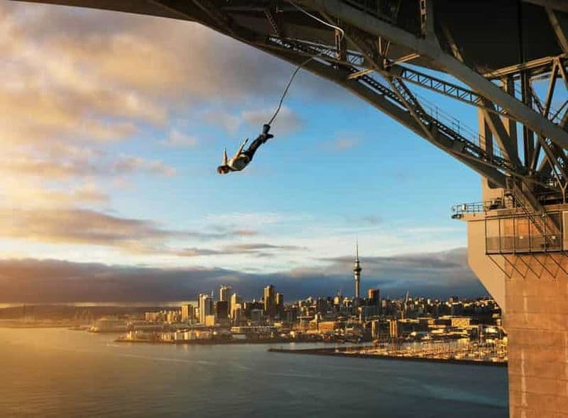Pont du port d'Auckland : saut à l'élastique