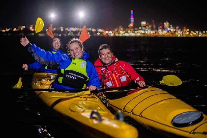 Auckland : Excursion en kayak de mer au coucher du soleil et de nuit sur l'île de Rangitoto